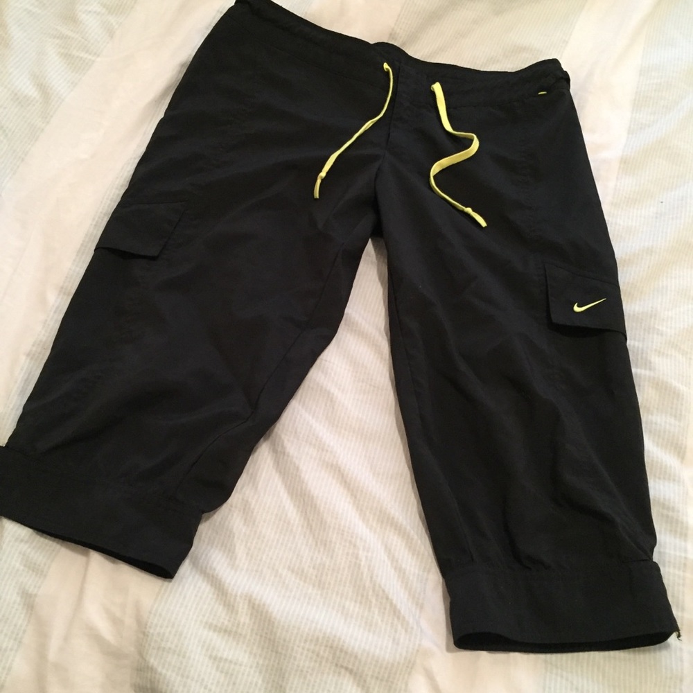 ✨Nike Cropped Workout Pants✨